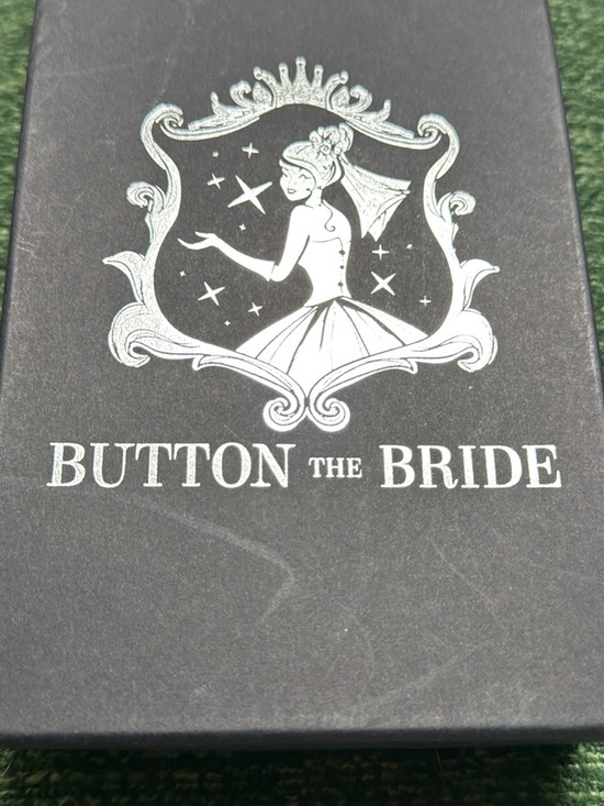 Other - Button the Bride Black Logo Box